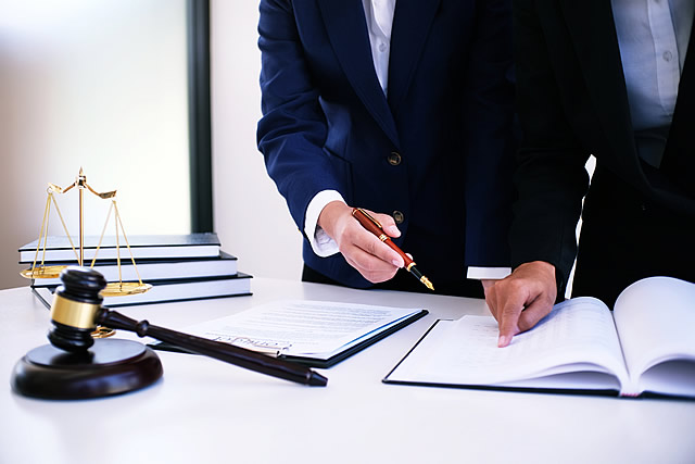 How do you become a Contract Attorney?